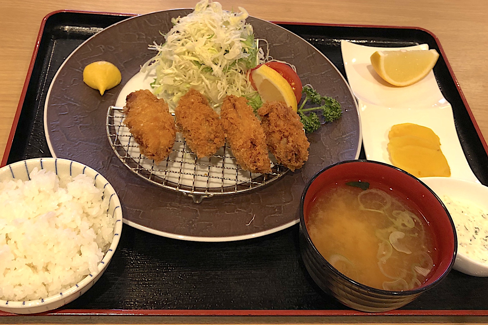 カキフライ定食(1250円)